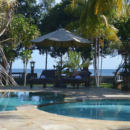 Bagus Beach Resort Lovina 布莱伦 外观 照片