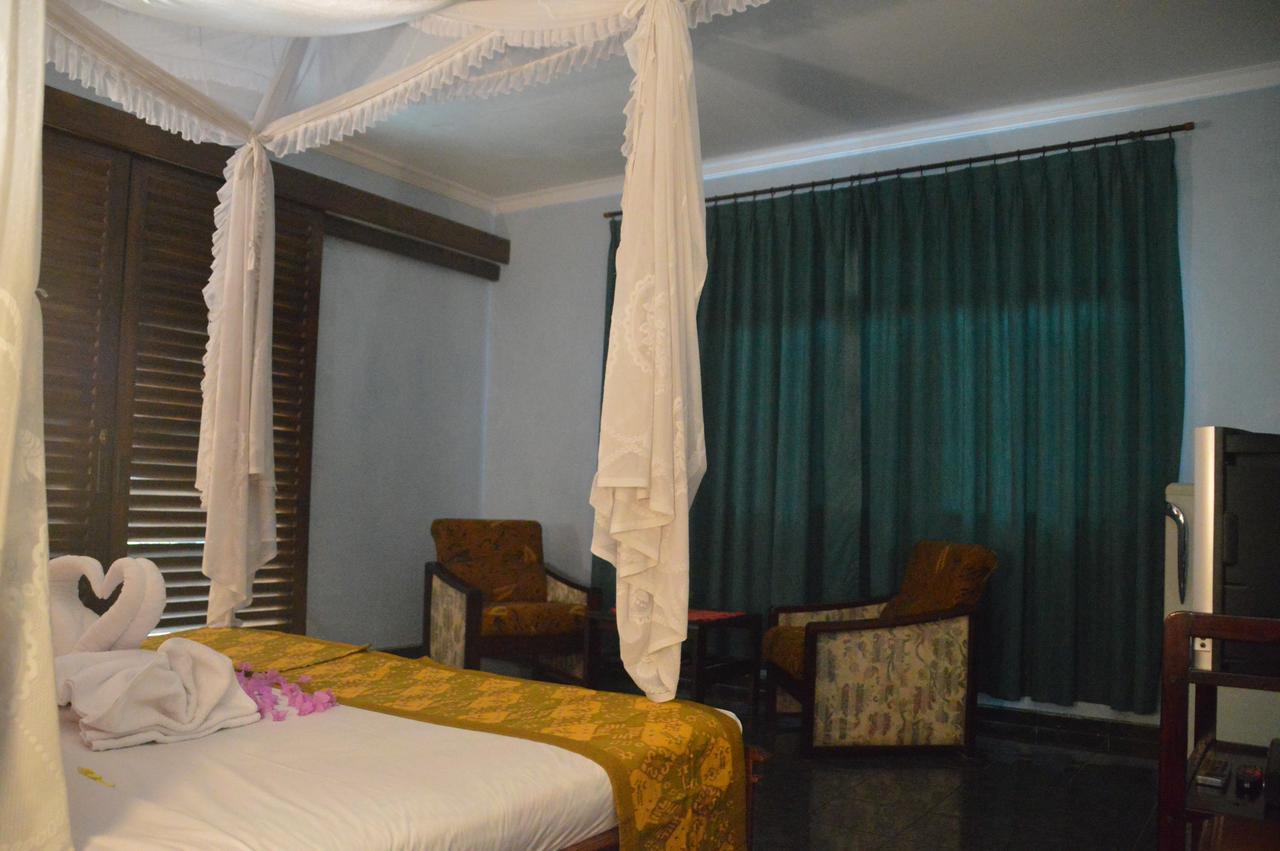 Bagus Beach Resort Lovina 布莱伦 外观 照片