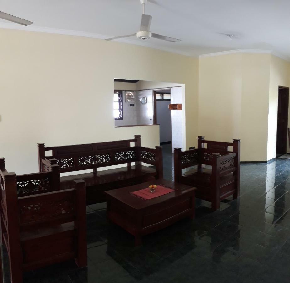 Bagus Beach Resort Lovina 布莱伦 外观 照片